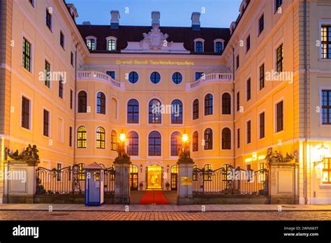 Dresden Altstadt Das Taschenbergpalais Wurde Ab Als Barockes