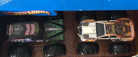 Hot Wheels Monster Jam Truck Rev Tredz 1 43 Grave Digger Maximum