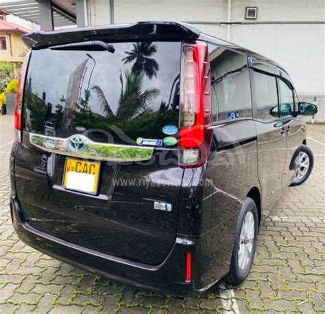 Toyota Noah Voxy Esquire Used 2014 Hybrid Negotiable Sri Lanka