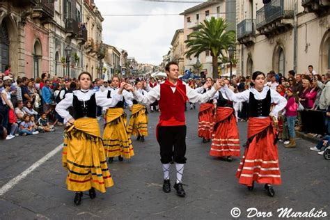 Traditional Italian Clothing A Guide On Traditional Clothes