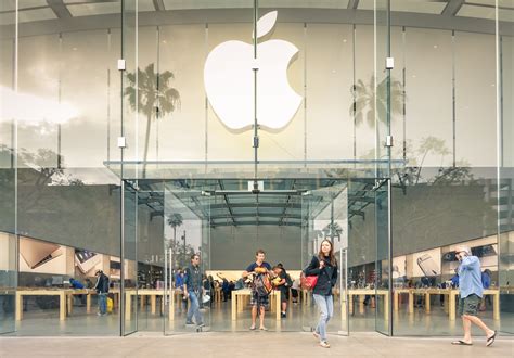 What Time Does the Apple Store Close Today (On Christmas Eve 2018)? Is