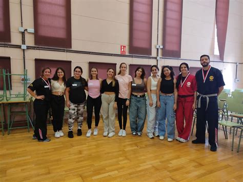 Taller De Defensa Personal Femenina IES Alcalde Bernabe Rodriguez