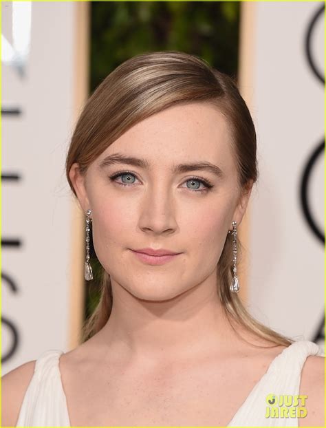 Saoirse Ronan Turns Heads At Golden Globes 2016 Photo 3548499