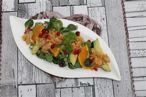 Salat Mit Roten Linsen Avocado Orange Und Granatapfelkernen Von Sessm