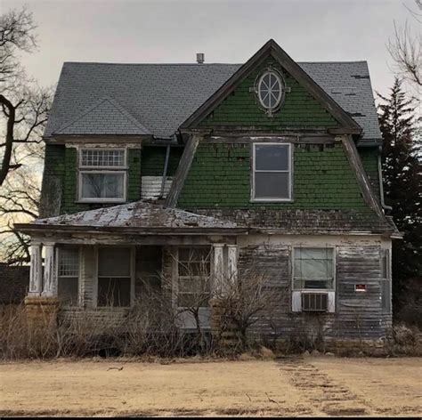 Couple receives Dutch colonial house for free, spends $95,000 to ...