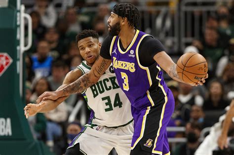 Milwaukee Bucks Vs Los Angeles Lakers Preview Showtime