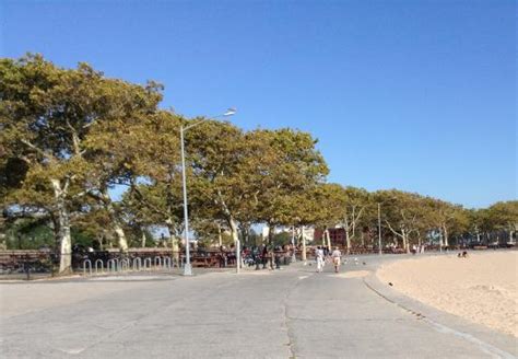 LOS 10 MEJORES complejos turísticos cerca de Manhattan Beach Park Brooklyn