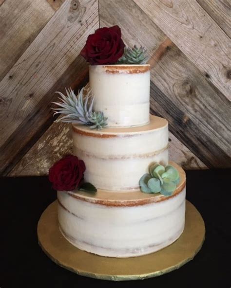 Creme De La Creme Cake Company On Instagram We Love How A Touch Of Earthy Colors Add Contrast