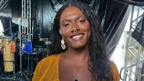 Grammy Latino Liniker Se Torna A Primeira Mulher Trans Brasileira A