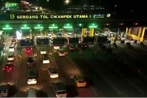 Puncak Arus Balik Lebaran Tol Cikampek Malam Ini Masih Lancar