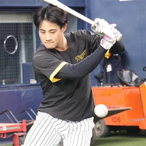 阪神タイガースさんのインスタグラム写真 阪神タイガースinstagram「3月25日オリックス戦、本日の試合前練習の様子です！ 中野