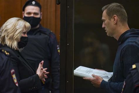 L Oppositore Navalny Condannato A Anni E Mezzo Di Detenzione