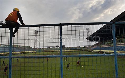 PEMBONGKARAN STADION LEBAK BULUS ANTARA Foto