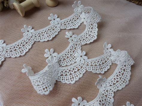 Adorable Scalloped Ivory White Lace Trim 2 Wide Flower Petals Eyelet