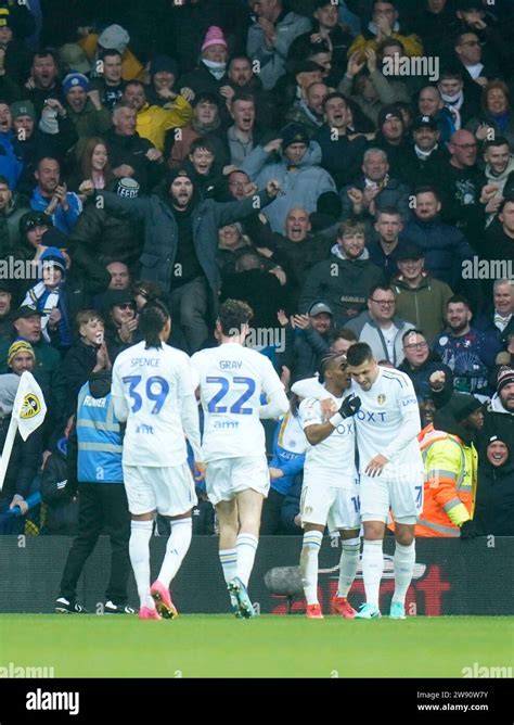 Leeds Uniteds Players Celebrate After Taking A Two Goal Lead After