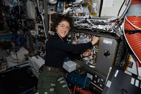 Astronaut Christina Koch Works On The Cold Atom Lab Flickr