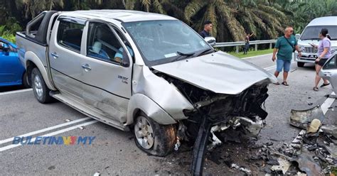 Dua Warga Emas Maut Kereta Bertembung Di Kilometer 27 Jalan Kluang