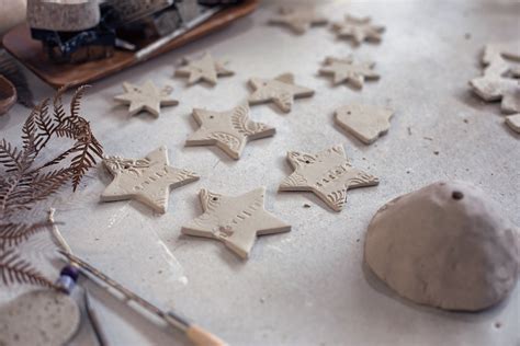 MAKING BEAUTIFUL MINIMAL CHRISTMAS ORNAMENTS DIY - Inspiring Wit