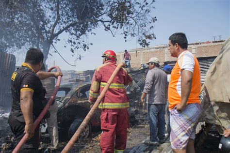 Voraz Incendio Consume Seis Viviendas En Barrio Sur De Piura