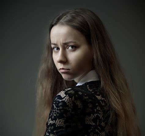 Безплатна снимка : човек, момиче, жена, тъмнина, мода, монохромен, дама ...