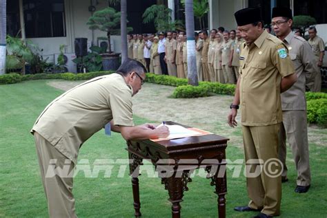 Untuk Terhindar Dari Kkn Kepala Skpd Tanda Tangani Pakta Integritas