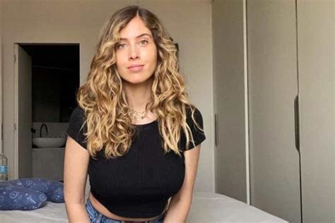 Fisico statuario Francesca Ferragni in bikini scopre le curve più