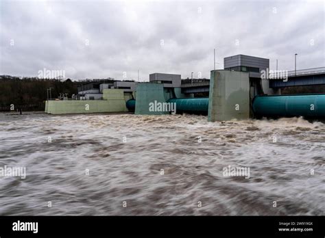 Hochwasser An Der Ruhr Nach Tagelangen Starken Regenfällen Führt Die