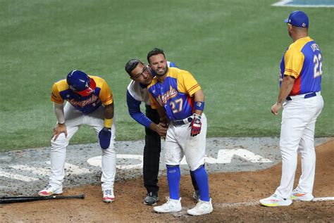 Astros Jose Altuve Undergoes Surgery On Wbc Injury Out At Least