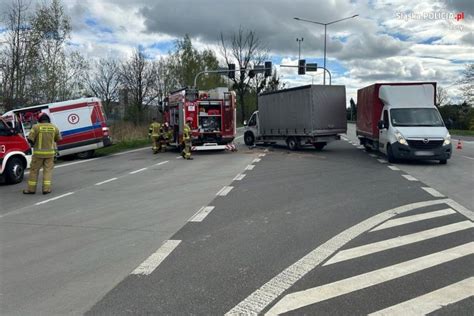 Ory Zderzenie Karetki Z Ci Ar Wk Dwie Osoby Zosta Y Ranne