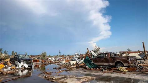 The Messenger On Twitter Photos Deadly Tornado Leaves Path Of Destruction In Texas Town