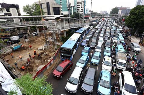 Warga Protes Sistem Satu Arah Di Jalan Arif Rahman Hakim