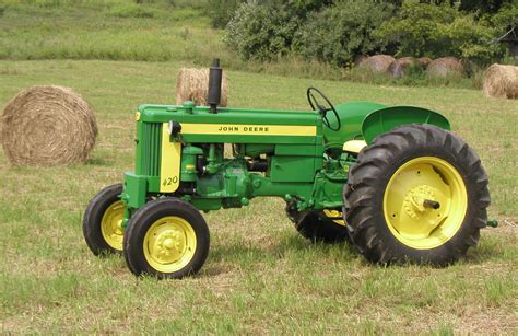 The Model 40 - The John Deere Model 420 Tractors and Crawlers