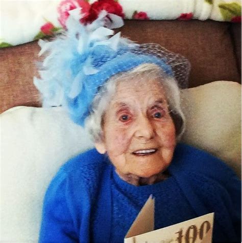 Elle épouse sa grand mère le jour de son 100ème anniversaire Elle m