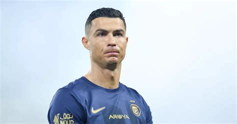 Người trong cuộc lên tiếng về việc cầu thủ bóng đá Ronaldo làm việc