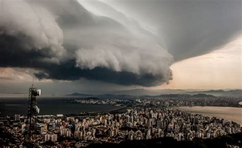 Chuva Intensa E Volumosa Em Sc Traz Risco De Transtornos E Acende