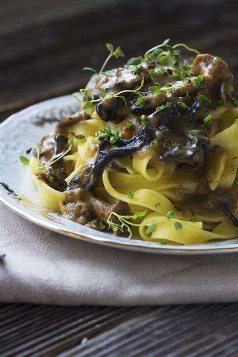 Recette tagliatelles aux cèpes Cuisine Madame Figaro