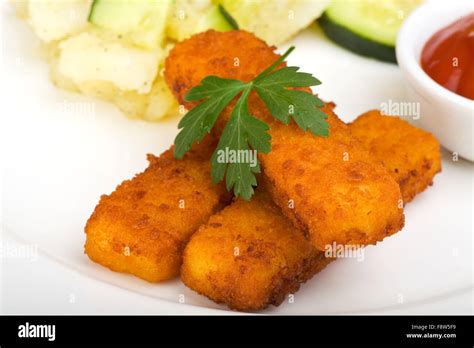 Fischst Bchen Mit Kartoffelsalat Stockfotos Und Bilder Kaufen Alamy