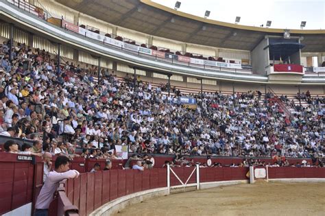 Éxito rotundo en la novillada de la Escuela Taurina de la capital