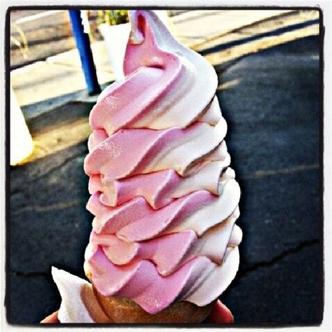 82 Seriously Tempting Ice Cream Cones Helados Helado Galletas