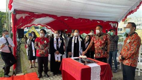 Gubernur Olly Dondokambey Resmikan Gereja Tua GMIM Sion Tomohon Jadi