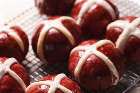 Mud Choc Chip Hot Cross Buns MAURI