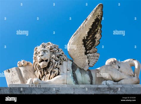 Winged lion sculpture hi-res stock photography and images - Alamy