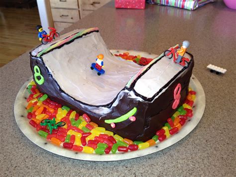 Skate Ramp Cake - noelle o designs