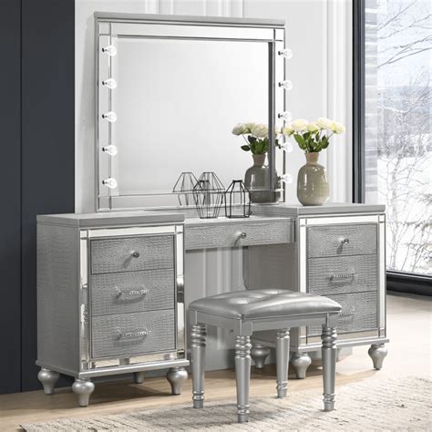 Valentino Silver Piece Vanity Set By New Classic Furniture