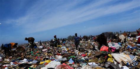 1 La Gestion Des Déchets En Afrique Mbeubeus Lempire Des Déchets Cest Pas Du Vent