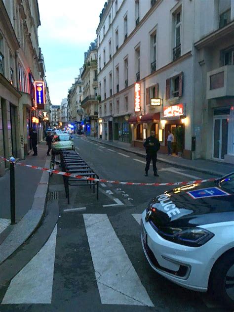 Terrore A Parigi 21enne Di Origine Cecena Accoltella Passanti Un Morto