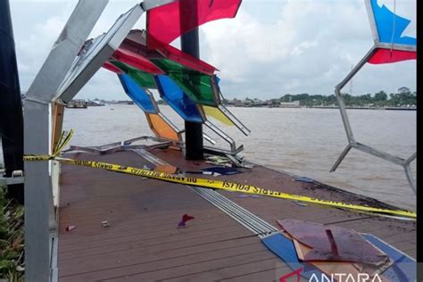 Kapal Pengangkut Batubara Tabrak Plaza Dermaga 7 Ulu ANTARA News