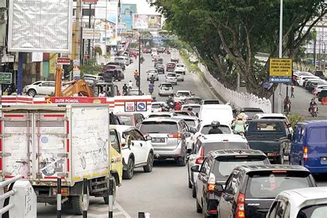 Macet Di Lokasi Proyek Spald T Di Jalan Jenderal Sudirman Pekanbaru