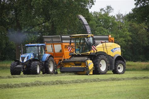 New Holland Gras Hakselen Met New Holland FR 550 Trekkerweb Nl