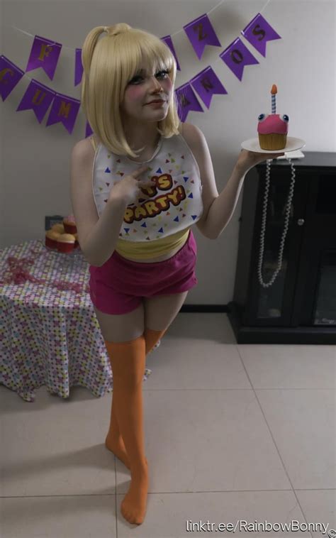 Toy Chica 🧁 Cosplay (by Rainbow Bonny) : r/fivenightsatfreddys